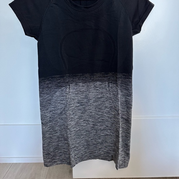 🍋 RARE Lululemon Swiftly Tech Short Sleeve Crew Size 6 - Picture 4 of 8